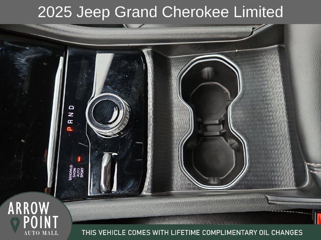 Used 2025 Jeep Grand Cherokee Limited AWD/4WD image 28