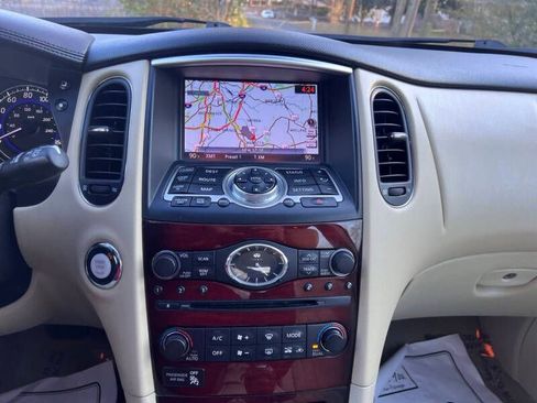 Used 2016 INFINITI QX50 2WD w/ Deluxe Touring Package image 17