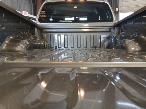 Used 2024 Nissan Frontier SV w/ Technology Package RWD image 18