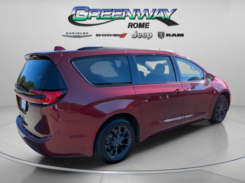 Used 2021 Chrysler Pacifica Touring-L w/ Uconnect Theater Family Group image 7