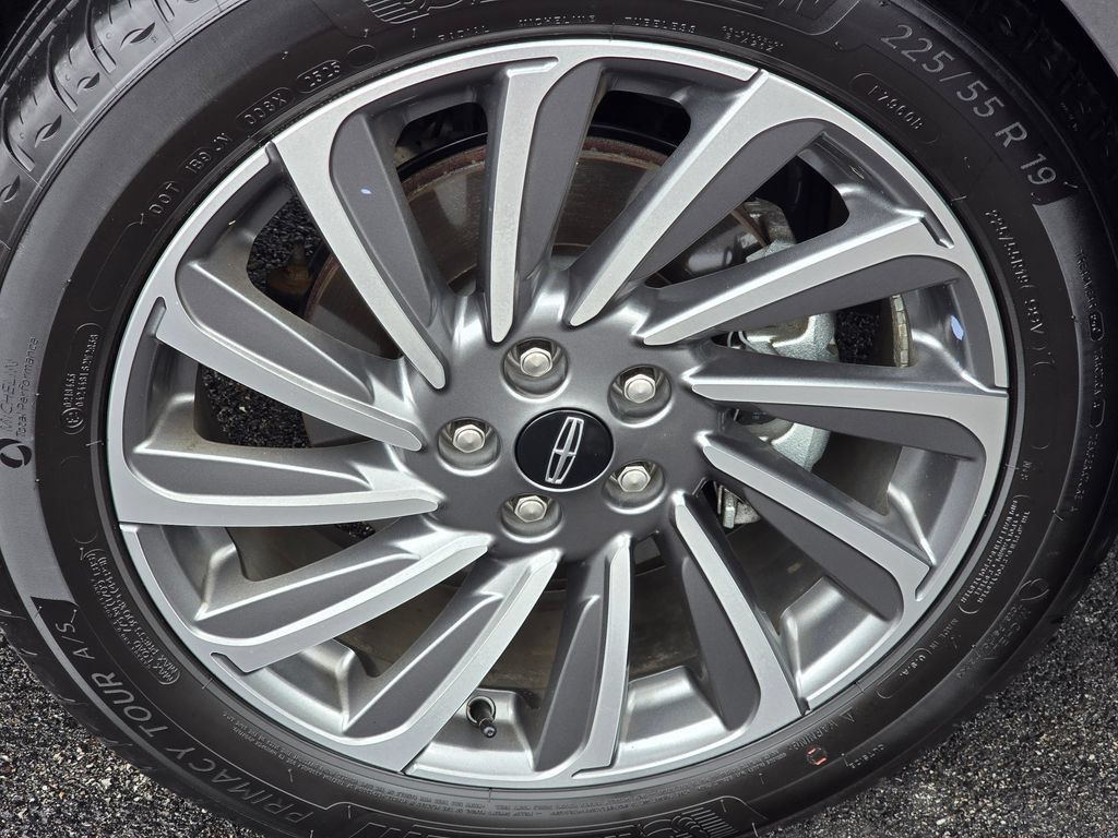 Used 2025 Lincoln Corsair Reserve AWD/4WD image 11