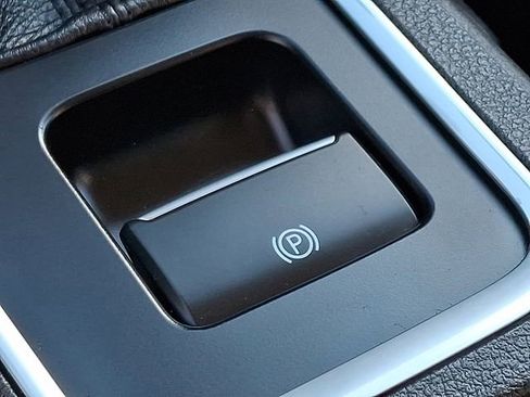 Used 2018 Ford Escape Titanium w/ Ford Safe & Smart Package image 24