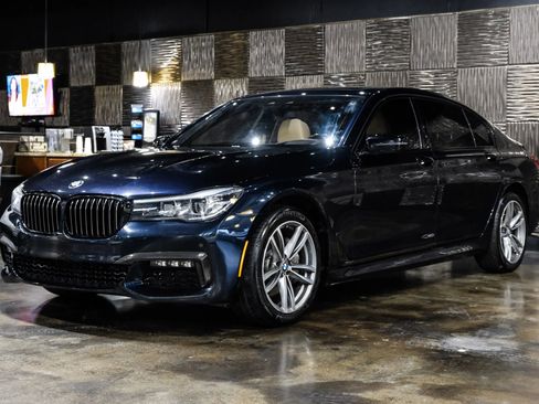 Used 2019 BMW 740i xDrive w/ Executive Package image 9