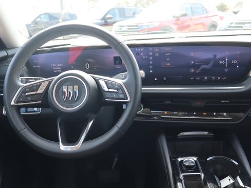 Used 2025 Buick Envision Preferred image 13