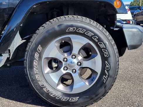 Used 2016 Jeep Wrangler Unlimited Sahara w/ Connectivity Group image 29