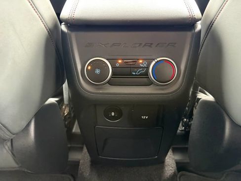 Used 2025 Ford Explorer Active w/ Active Comfort Package RWD image 33