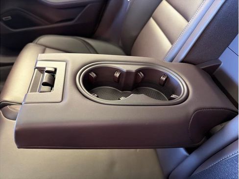 Used 2024 Porsche Taycan image 27