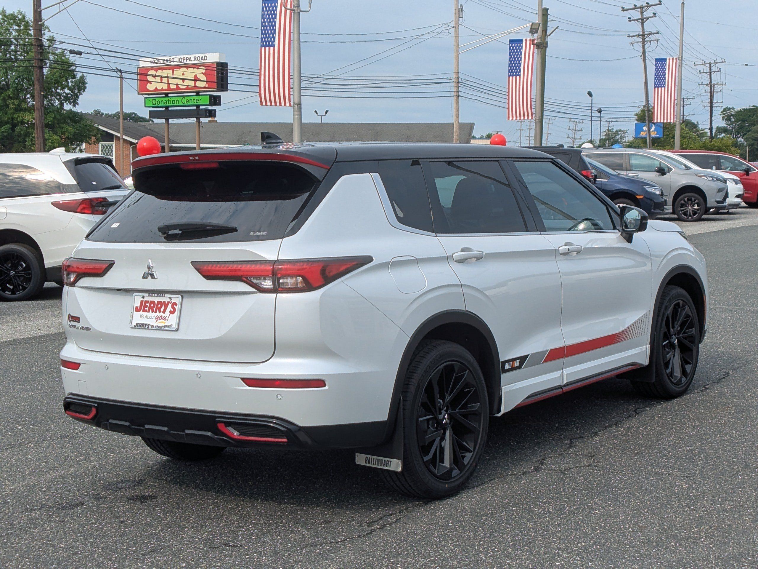 Used 2023 Mitsubishi Outlander SE AWD/4WD image 9