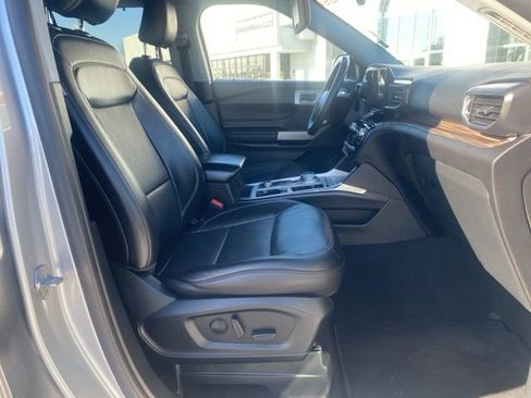 Used 2023 Ford Explorer Limited image 28