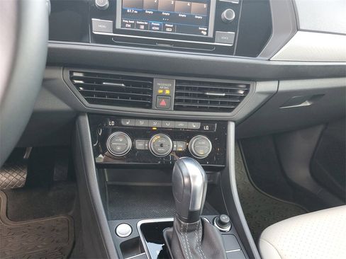 Used 2021 Volkswagen Jetta R-Line image 12