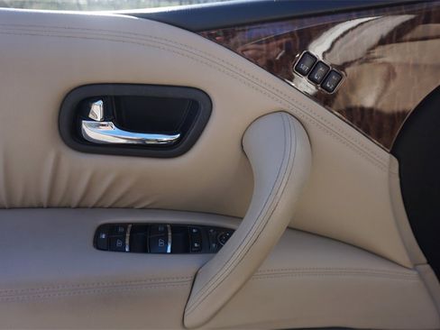 Used 2019 Nissan Armada Platinum image 3