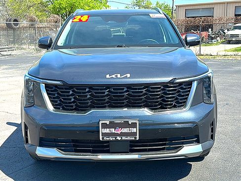 Used 2024 Kia Sorento S image 11