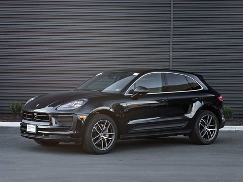 Certified 2024 Porsche Macan image 1
