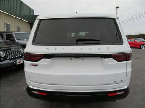 Used 2024 Jeep Wagoneer L Series III w/ Flexible Seating Group image 20