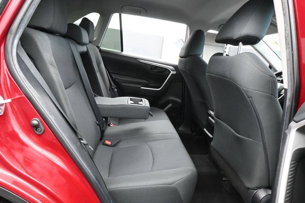 Used 2021 Toyota RAV4 LE FWD image 35