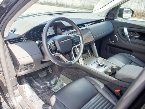 Used 2025 Land Rover Discovery Sport S image 12