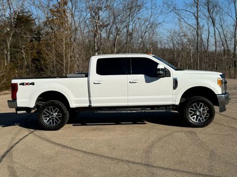 Used 2017 Ford F350 Lariat image 3