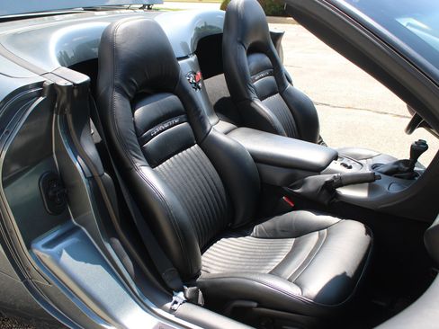 Used 2004 Chevrolet Corvette Convertible w/ Preferred Equipment Group RWD image 15