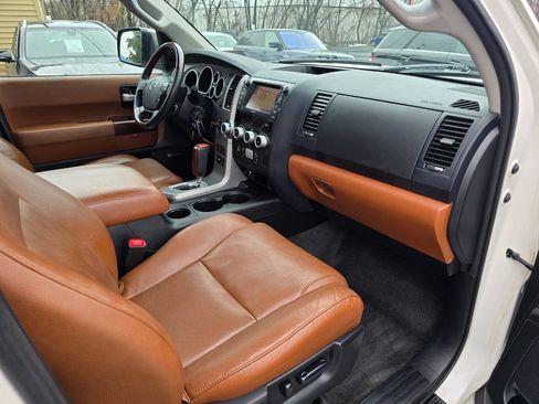 Used 2013 Toyota Sequoia Platinum AWD/4WD image 40