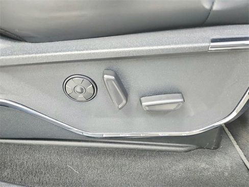 Used 2025 Ford F250 Platinum image 41