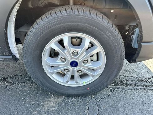 Used 2023 Ford E-Transit Medium Roof image 12