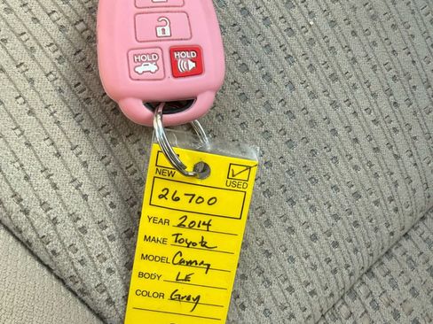 Used 2014 Toyota Camry LE image 23