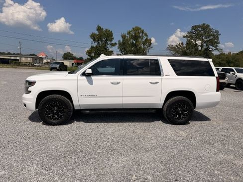 Used 2017 Chevrolet Suburban LT AWD/4WD image 3