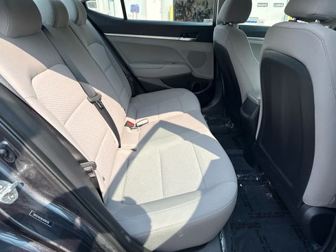 Used 2020 Hyundai Elantra SE FWD image 14