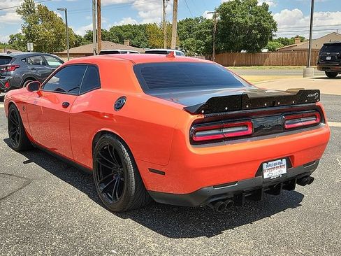 Used 2016 Dodge Challenger SRT Hellcat RWD image 3