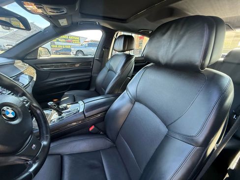 Used 2014 BMW 750i image 11