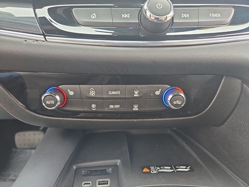 Used 2023 Buick Enclave Essence image 26