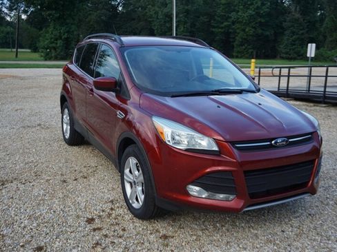 Used 2016 Ford Escape SE w/ Equipment Group 201A AWD/4WD image 3