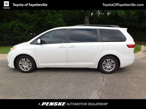 Used 2015 Toyota Sienna XLE w/ XLE Navigation Package FWD image 2