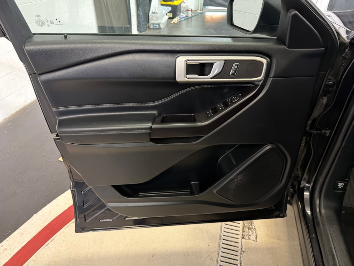 Used 2020 Ford Explorer XLT w/ Equipment Group 202A RWD image 22
