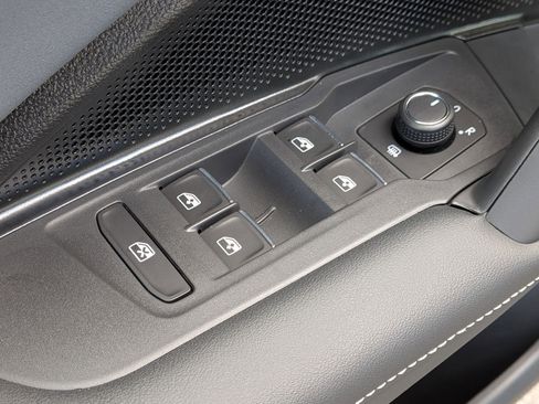 New 2026 Volkswagen Tiguan SE R-Line image 13