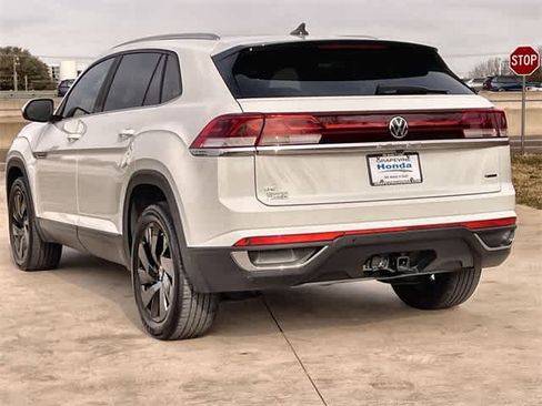 Used 2024 Volkswagen Atlas Cross Sport SE image 5