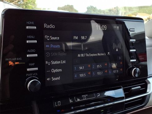 Used 2024 Toyota Sienna LE image 8