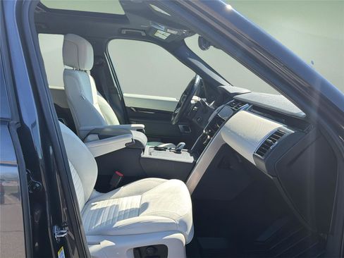 Used 2023 Land Rover Discovery S R-Dynamic image 21