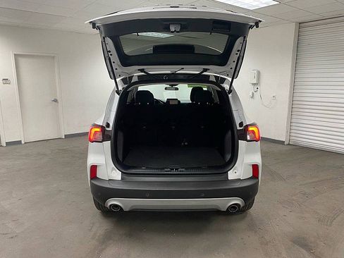 Used 2022 Ford Escape SE image 12