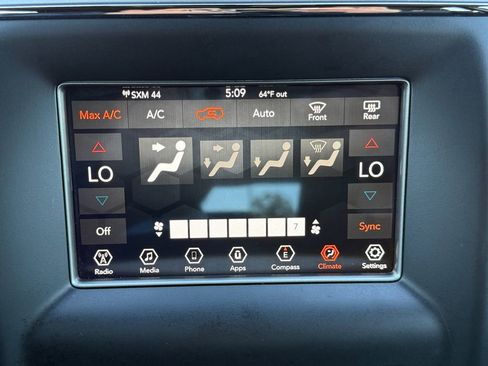 Used 2020 Jeep Grand Cherokee Laredo AWD/4WD image 16