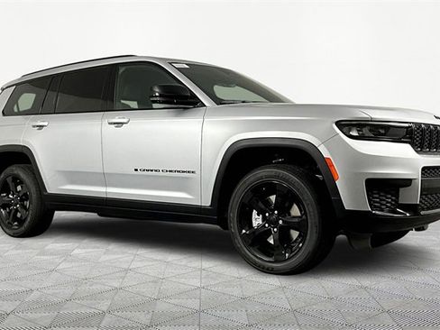 New 2025 Jeep Grand Cherokee L Altitude image 3