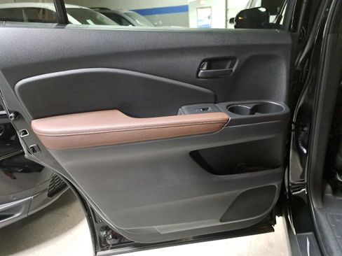 Certified 2025 Honda Passport EX-L image 11