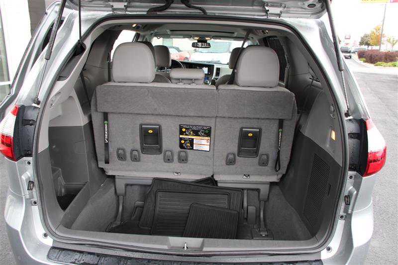 Used 2020 Toyota Sienna XLE w/ XLE Navigation Package AWD/4WD image 28