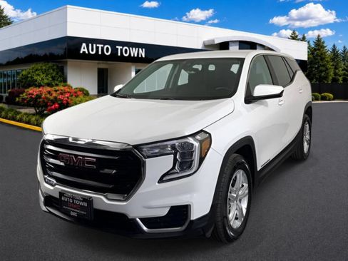 Used 2024 GMC Terrain SLE FWD image 1