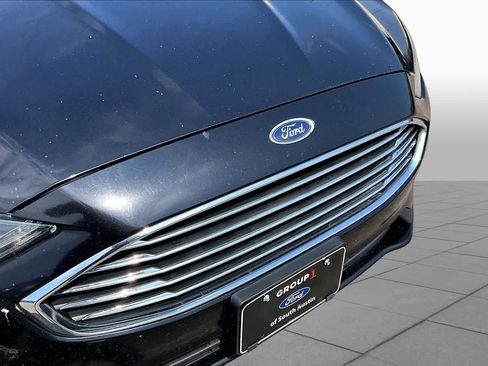 Used 2019 Ford Fusion SE FWD image 30