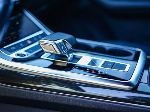 Used 2023 Audi Q7 Premium w/ Convenience Package image 21