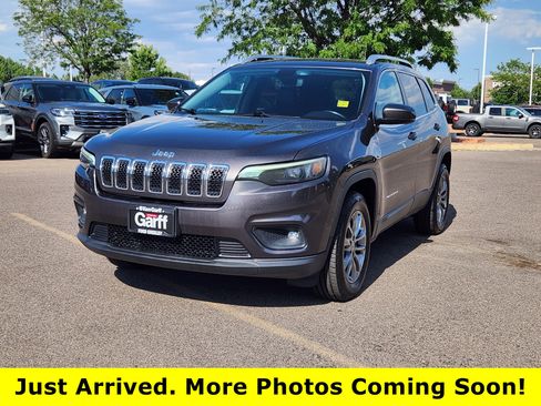 Used 2019 Jeep Cherokee Latitude Plus w/ Comfort/Convenience Group AWD/4WD image 1