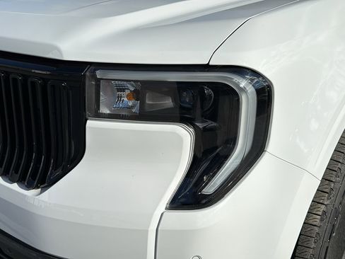 Used 2025 Ford Maverick Lobo image 9