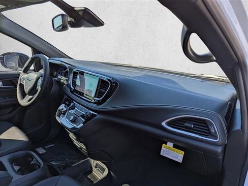 New 2026 Chrysler Pacifica Select FWD image 27