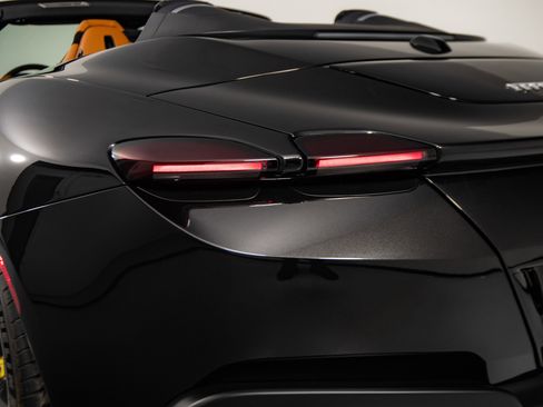Certified 2025 Ferrari Roma Spider image 33